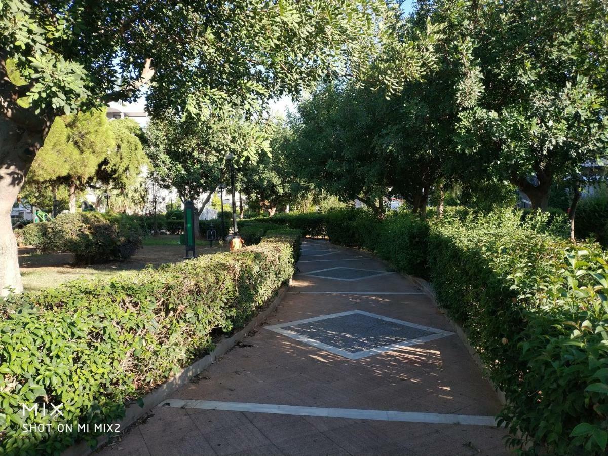 Beautiful House In Alimos Near To The Beach And Metro Athen Exterior foto
